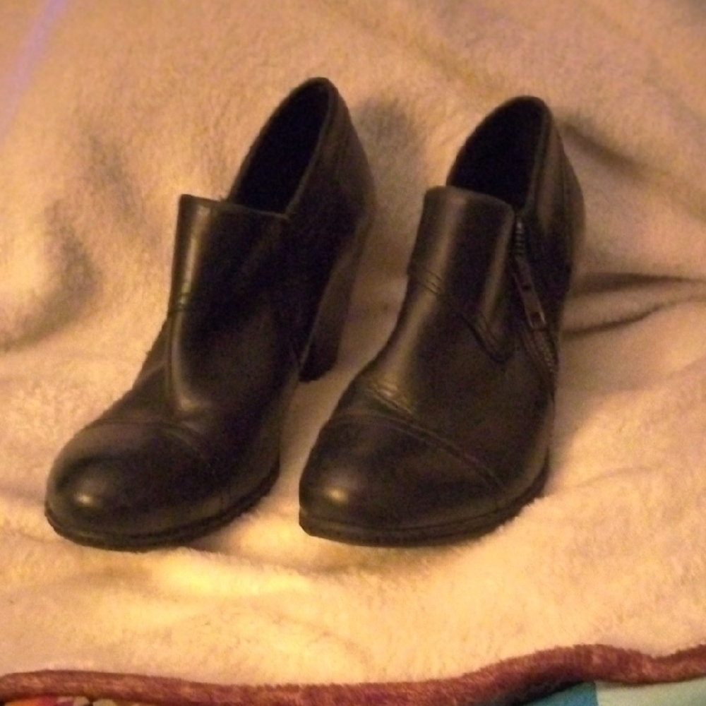 Earth Origins Black Heeled Boots